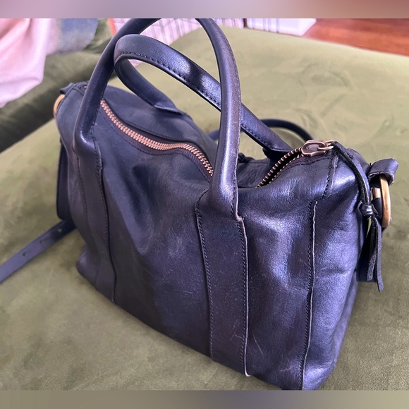 Madewell Handbags - MADEWELL “Prague” tote *DISCONTINUED STYLE*